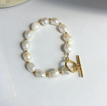 Load image into Gallery viewer, HUANZHI 2019 New Baroque Irregular Imitation Pearls Gold Metal Link Chain Bracelets for Women Girl Summer Party Jewelry
